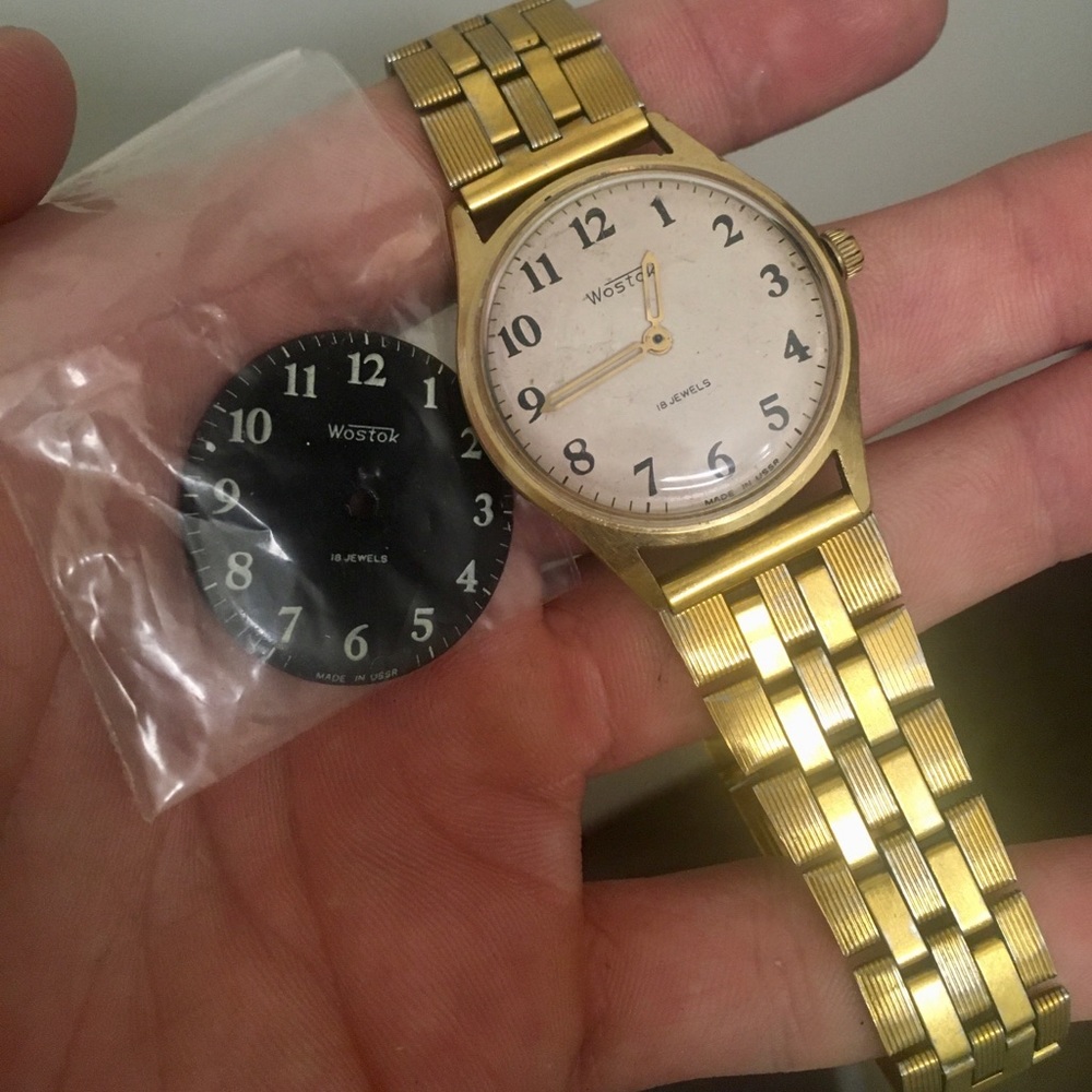 Mens vintage 80s gold stainless steel Vostok watch.